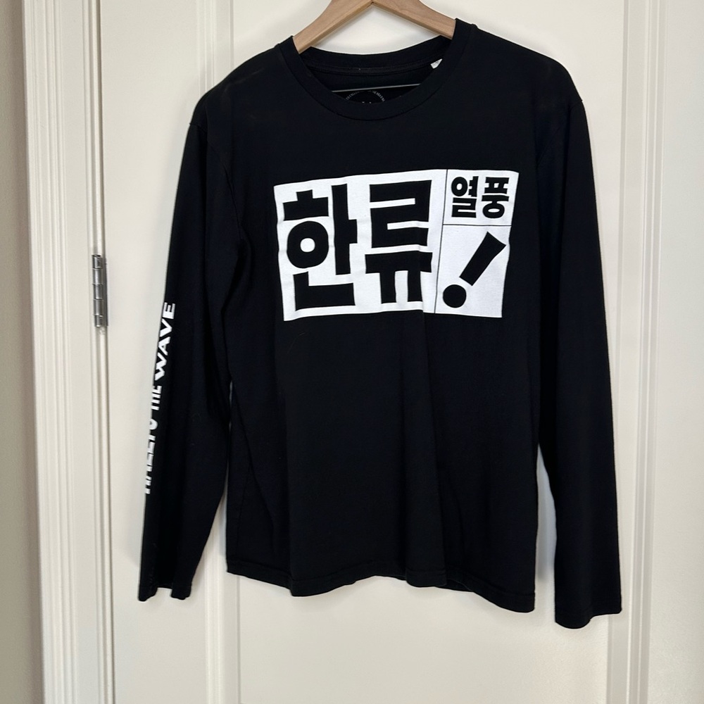 Black Long Sleeve Graphic Tee size M